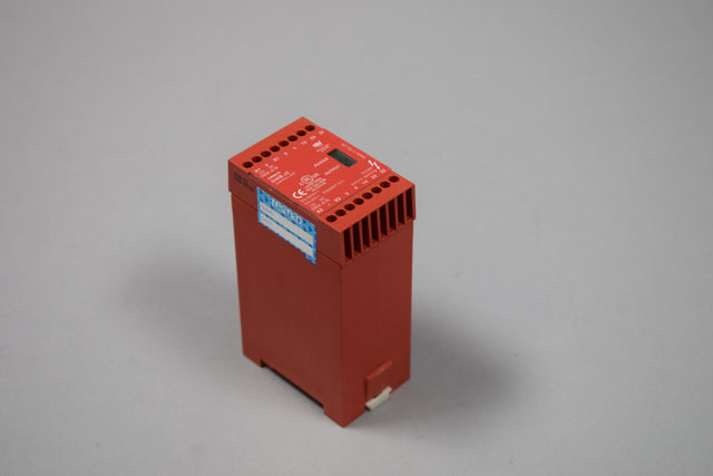 OMRON D40B-J2