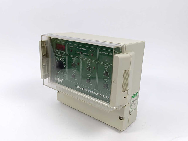 MJK 703A1112
