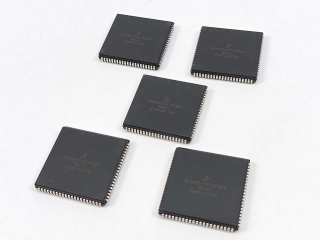 NXP MC68HC11P1CFNE4